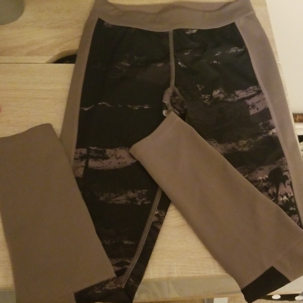 Adidas workout leggings 3/4 length